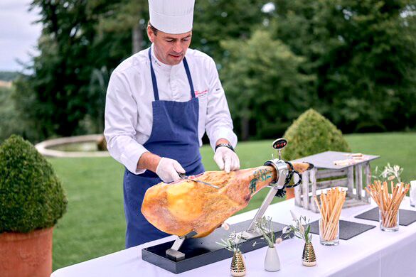 Bourne traiteur, pour vos soirées, apéritifs, réceptions Bourne traiteur, pour vos soirées, apéritifs, réceptions