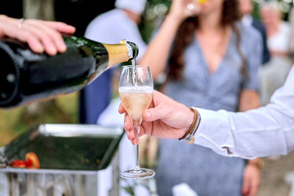 Bourne traiteur, pour vos soirées, apéritifs, réceptions Bourne traiteur, pour vos soirées, apéritifs, réceptions